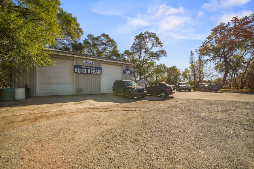 Two Retail Buildings portfolio of 2 properties for sale on LoopNet.com - Building Photo - Image 2 of 2