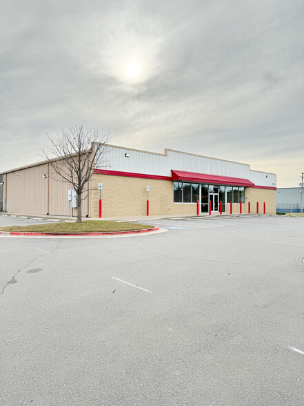 801 E Roosevelt Rd, Little Rock, AR for lease - Building Photo - Image 1 of 4