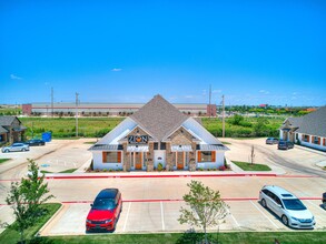 1111 Magnolia Ct, Moore, OK for lease Building Photo- Image 1 of 5