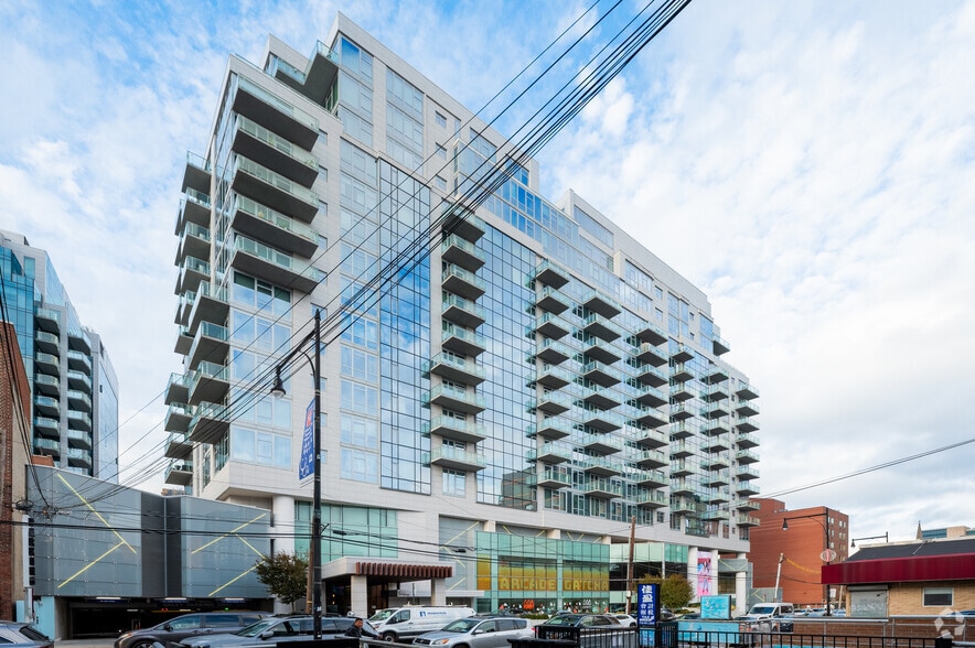 133-36 39th Ave, Flushing, NY for lease - Primary Photo - Image 1 of 43