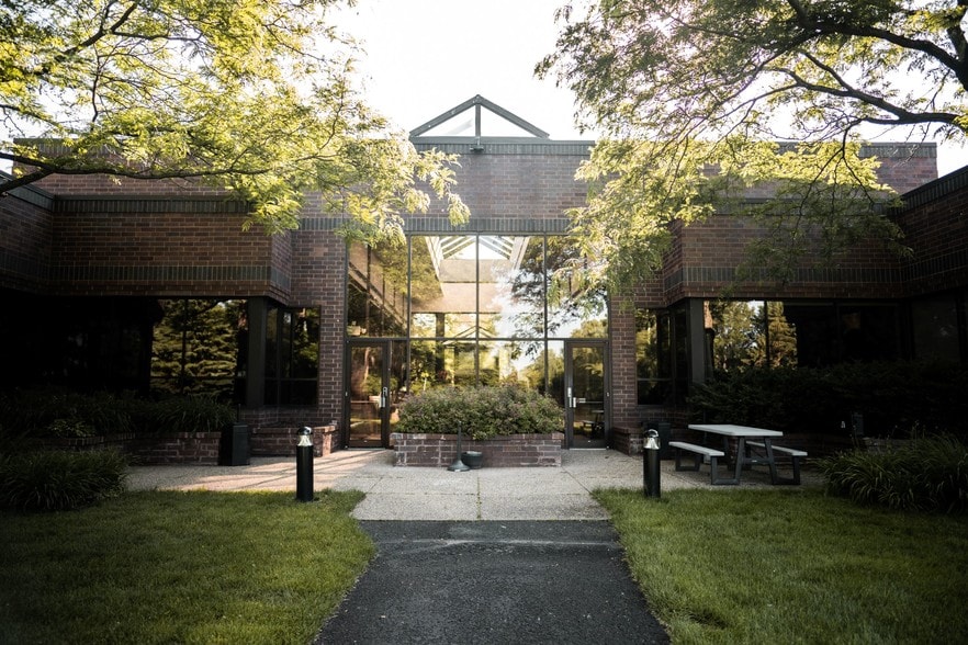 12400 Portland Ave, Burnsville, MN for lease - Building Photo - Image 3 of 37