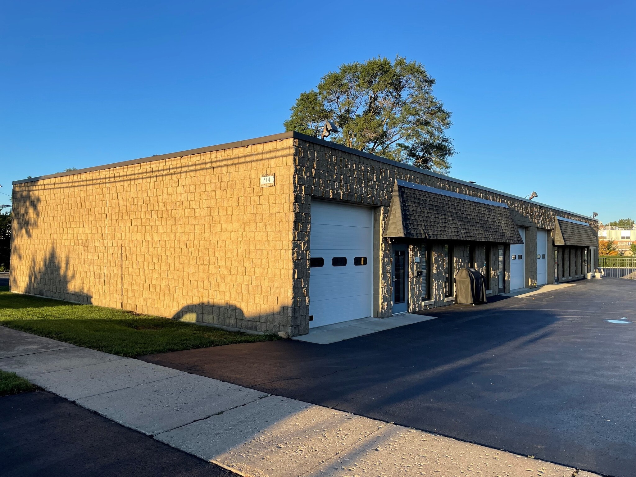 214 S Hager Ave, Barrington, IL for lease Building Photo- Image 1 of 19