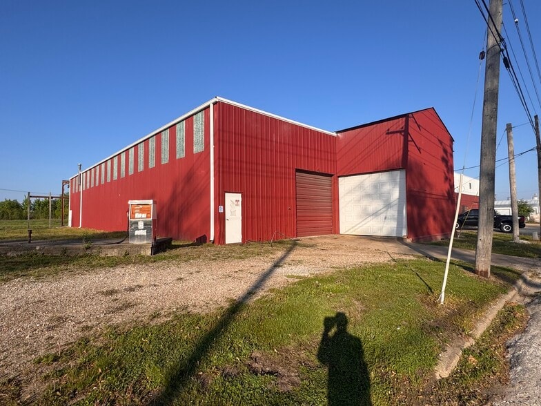 400 Davis Street, Bushnell, IL for sale - Building Photo - Image 3 of 21