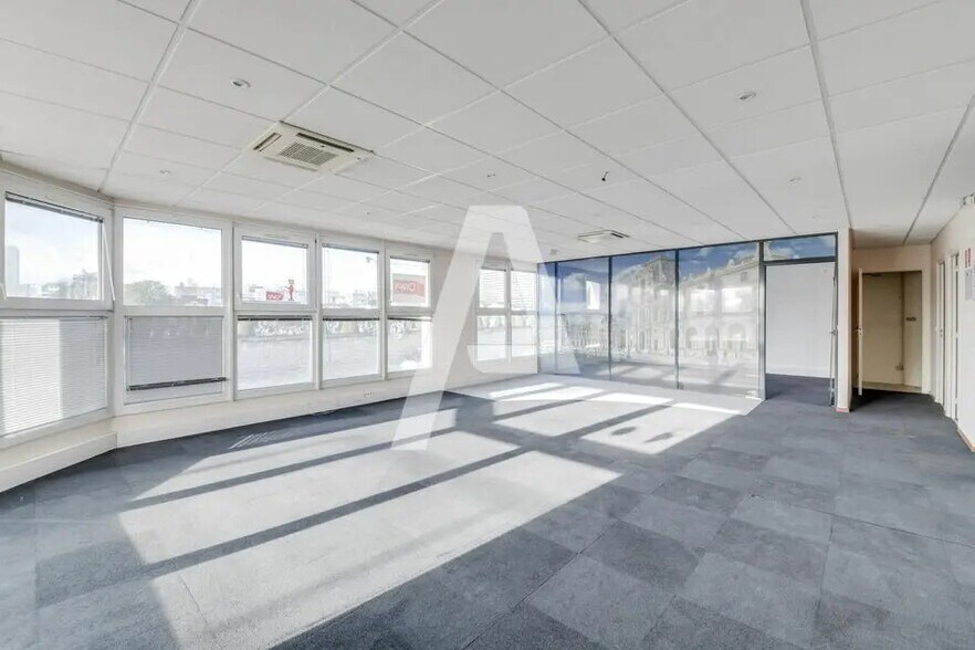 Flex in Ivry-sur-Seine for lease - Interior Photo - Image 3 of 5