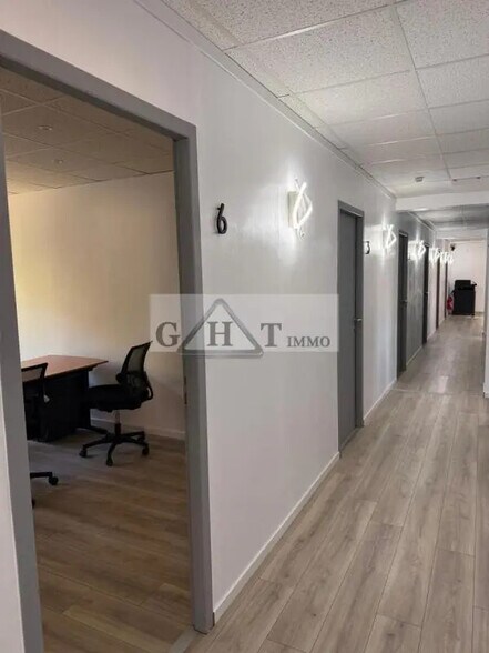 Office in Marcoussis for lease - Interior Photo - Image 2 of 4