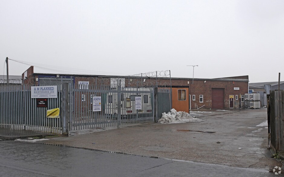 1-4 Kings Rd, Canvey Island for sale - Building Photo - Image 1 of 1