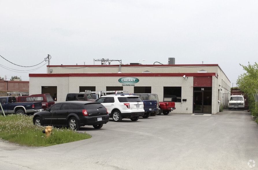 31 Airview Rd, Toronto, ON for sale - Primary Photo - Image 1 of 1