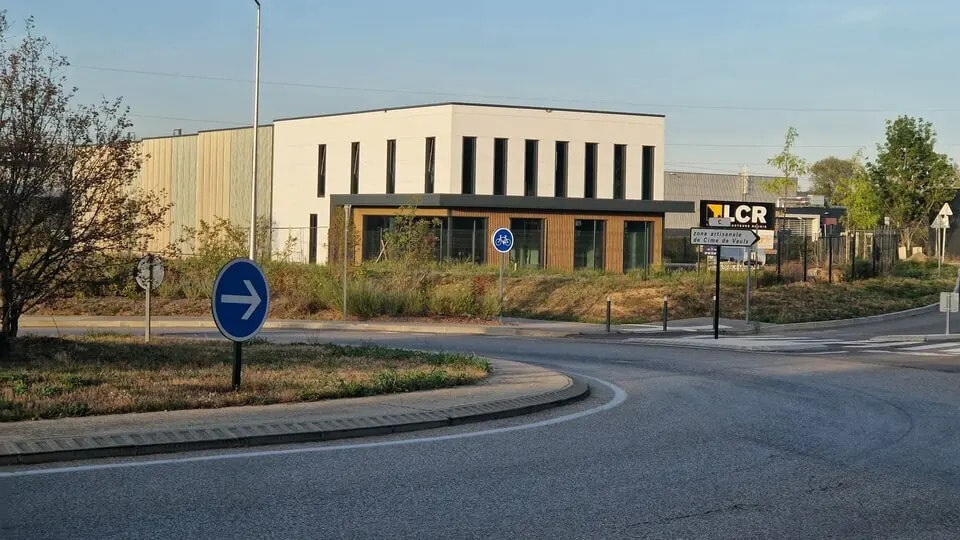 Office in Vaulx-Milieu for lease - Building Photo - Image 1 of 4