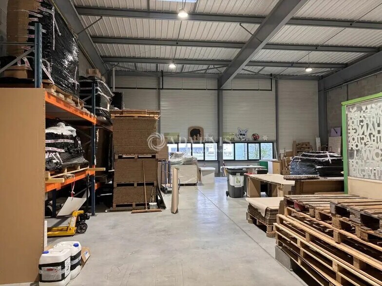 Flex in Le Mans for lease - Building Photo - Image 2 of 5