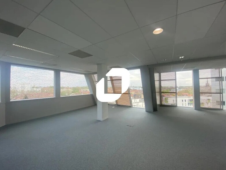 Office in Lille for lease - Interior Photo - Image 1 of 8
