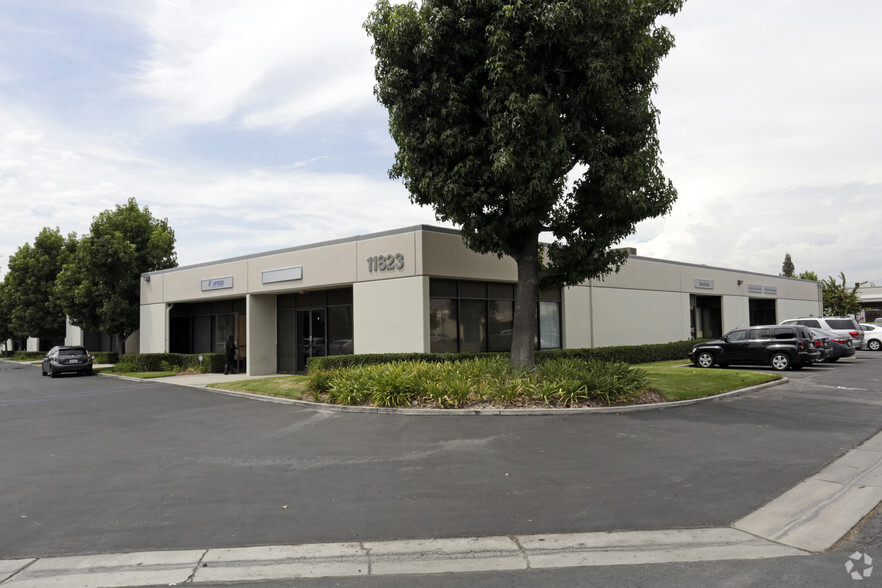 11823 Slauson Ave, Santa Fe Springs, CA for lease - Building Photo - Image 1 of 8