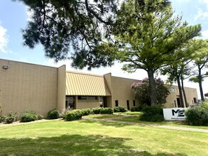 8706 Deerfield Dr, Olive Branch, MS for lease Building Photo- Image 1 of 10