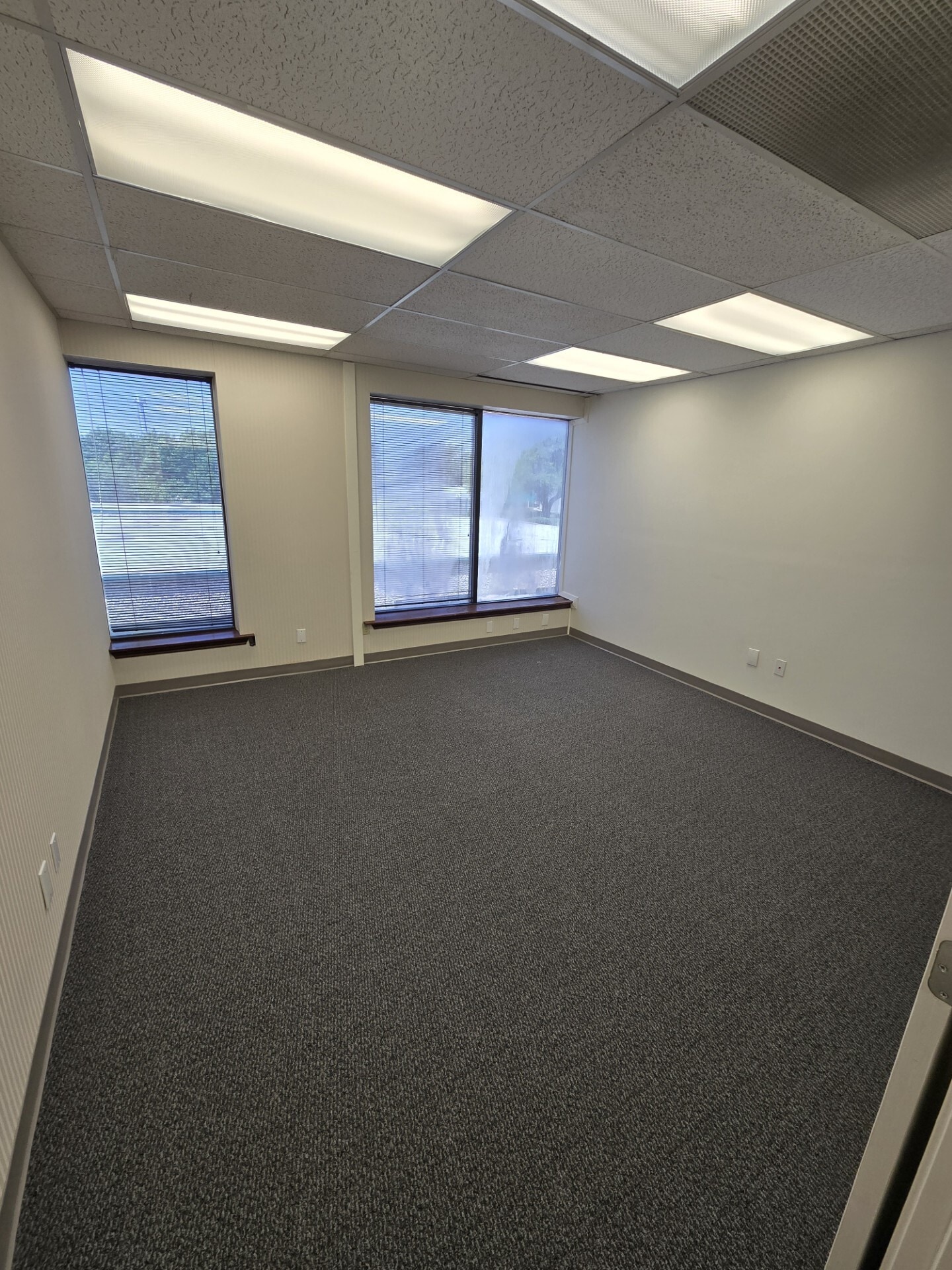 4015 Belt Line Rd, Addison, TX for lease Building Photo- Image 1 of 1