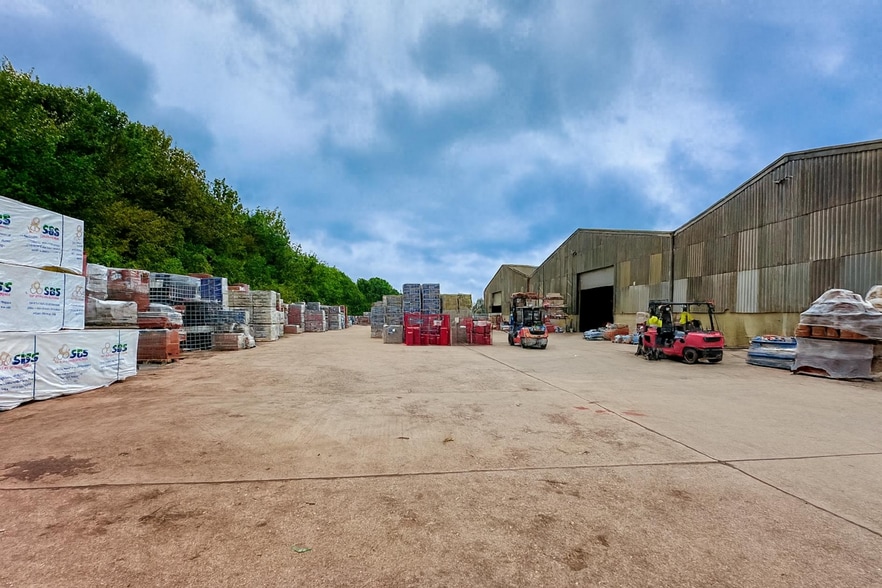 Howe Rd, Watlington for lease - Primary Photo - Image 1 of 4