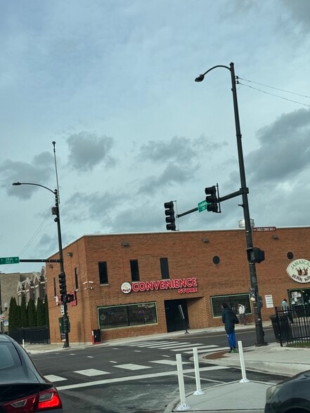 200-210 E 35th St, Chicago, IL for sale - Building Photo - Image 2 of 4