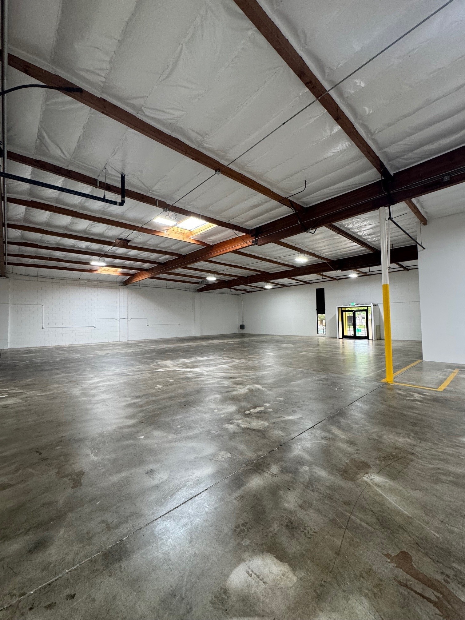 10635-10665 W Vanowen St, Burbank, CA for lease Interior Photo- Image 1 of 7