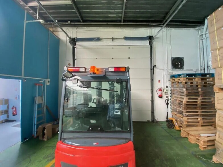 Flex in Montreuil for lease - Building Photo - Image 3 of 7