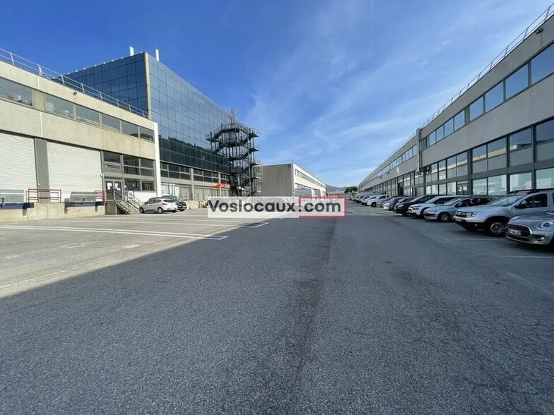 Office in Carros for lease - Building Photo - Image 1 of 6
