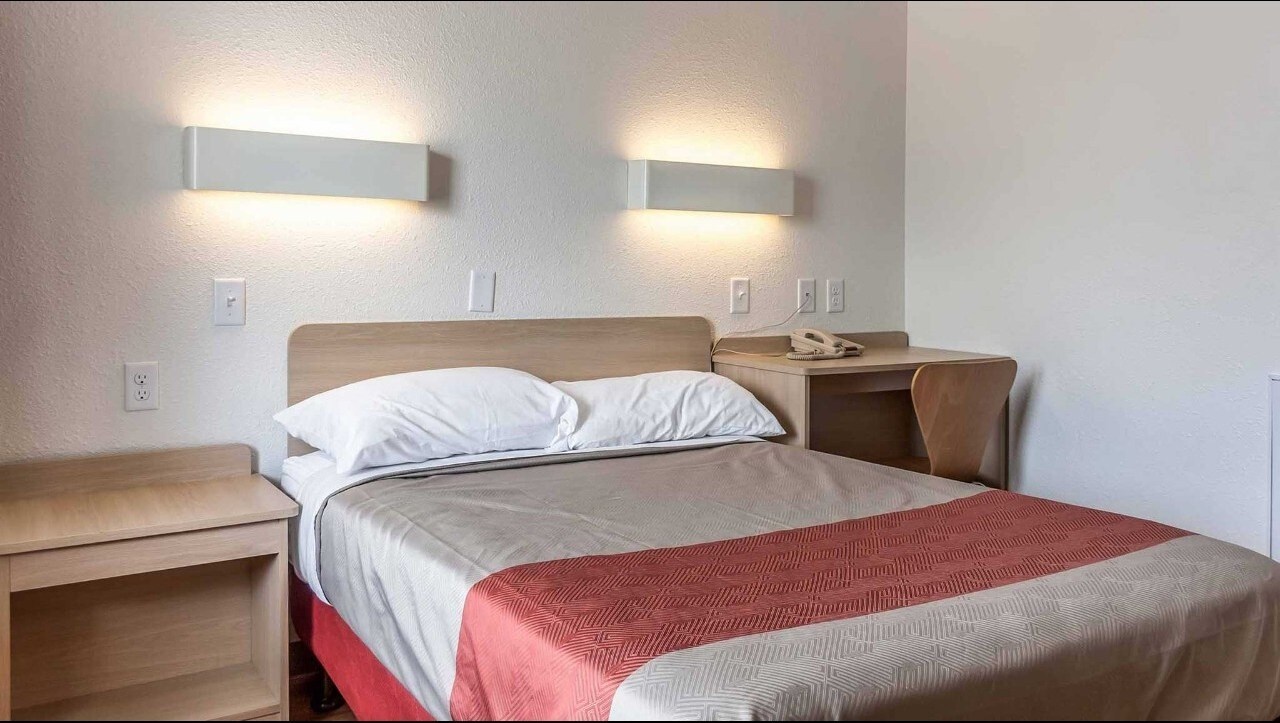 4817 Fleur Dr, Des Moines, IA 50321