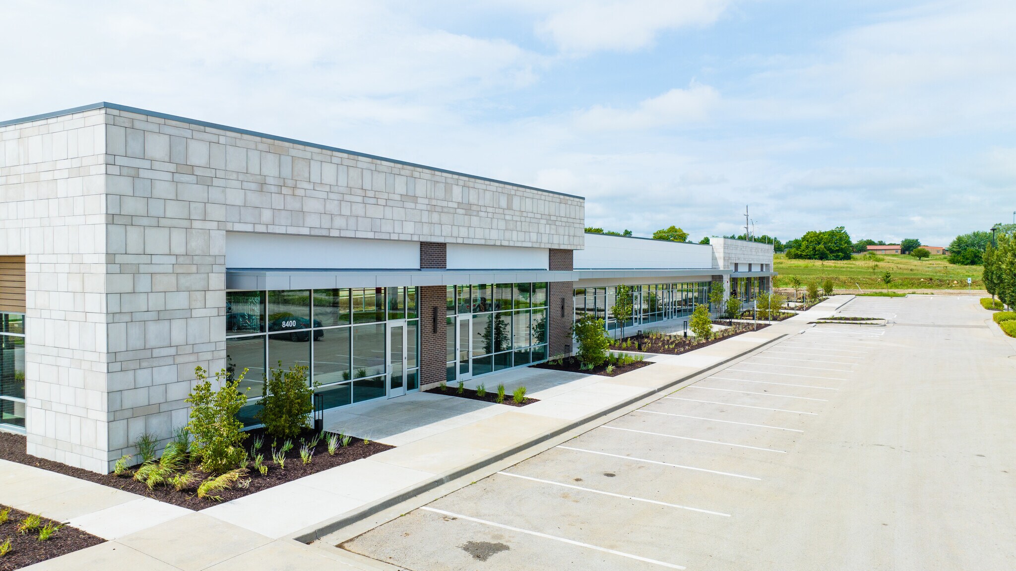 8400 W 165th Pl, Overland Park, KS for lease Building Photo- Image 1 of 5
