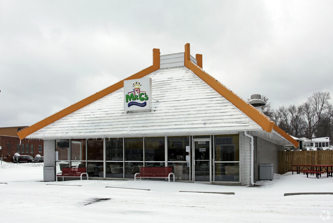 15069 Manchester Rd, Ballwin, MO 63011