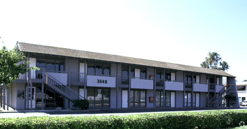 3848 Campus Dr, Newport Beach, CA for lease - Building Photo - Image 2 of 8