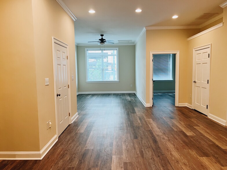 1800 Camden Rd, Charlotte, NC for lease - Interior Photo - Image 2 of 7