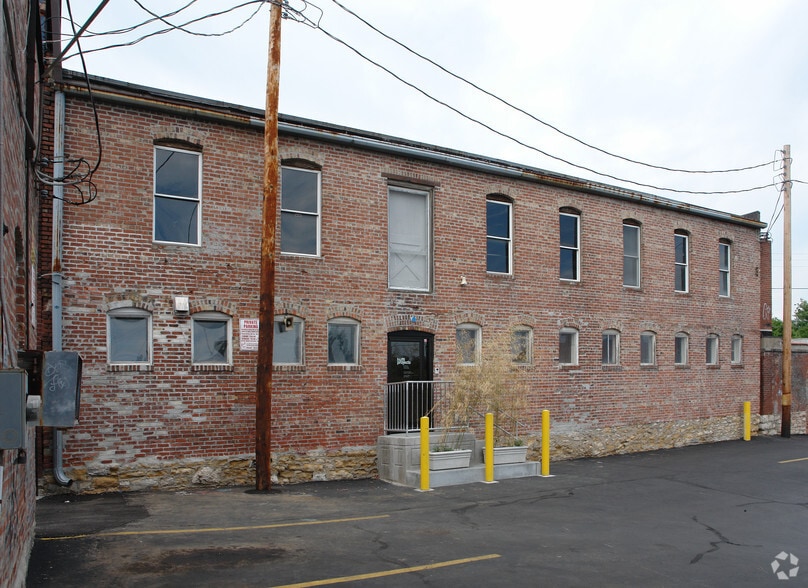 325 W 40th St, Kansas City, MO for lease - Building Photo - Image 2 of 4