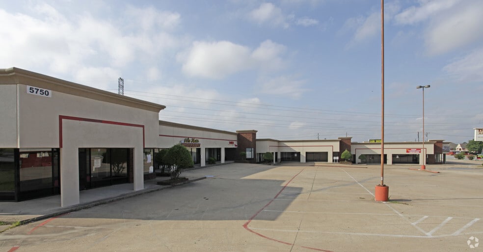 5750 Davis Blvd, North Richland Hills, TX for lease - Building Photo - Image 3 of 5