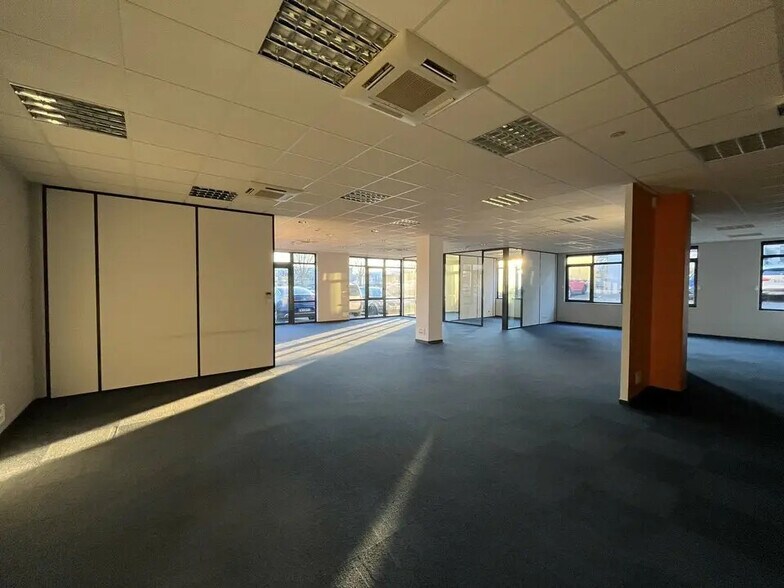 Retail in Villefranche-sur-Saône for lease - Interior Photo - Image 3 of 10