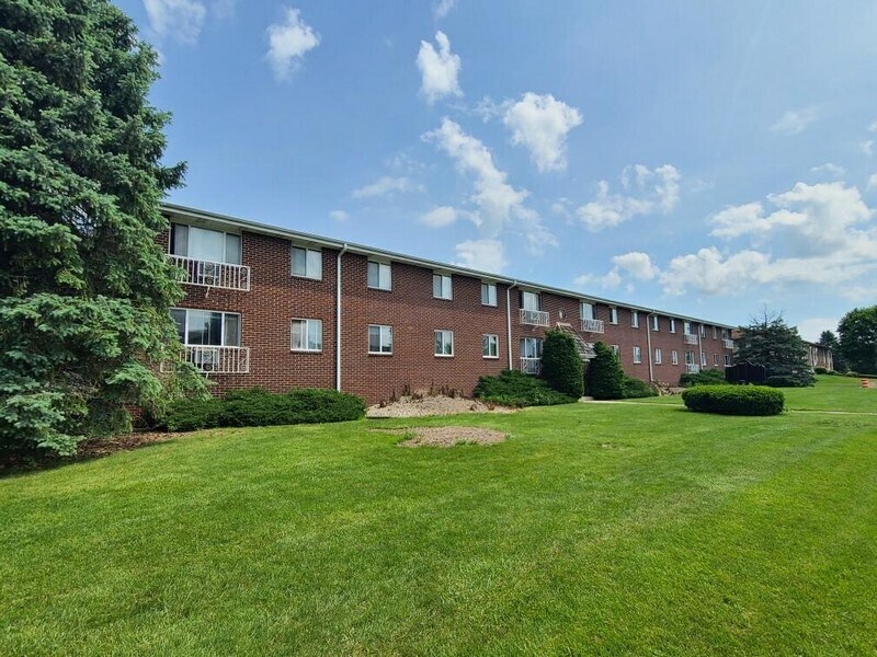 N114W15928 Sylvan Cir, Germantown, WI for sale Building Photo- Image 1 of 1