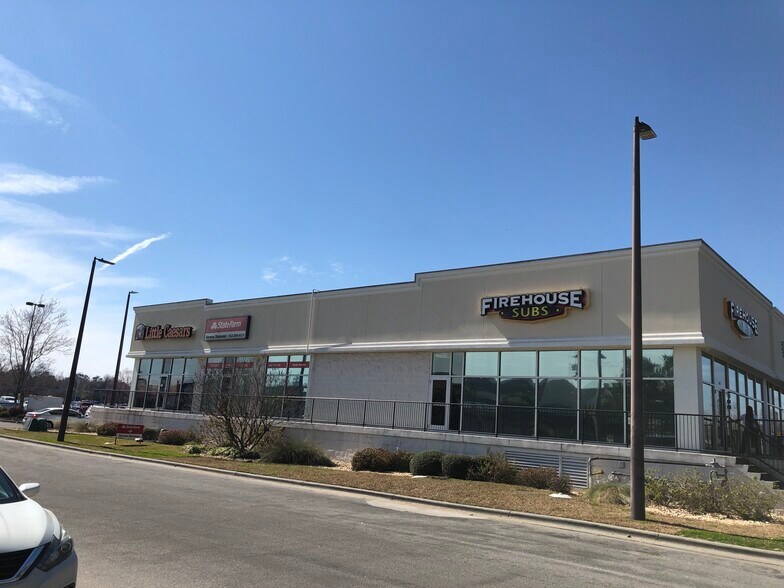 1935 E Victory Dr, Savannah, GA 31404