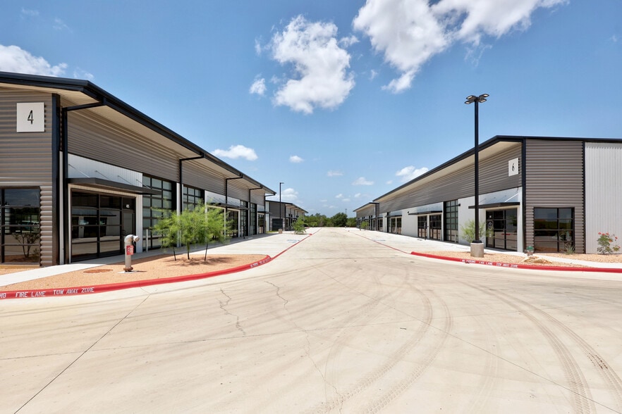 355 Cross Creek Rd, Georgetown, TX for sale - Building Photo - Image 2 of 18