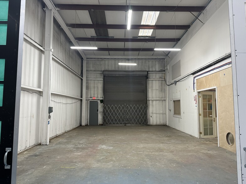 2501 Jennings St, San Francisco, CA for lease - Building Photo - Image 3 of 15