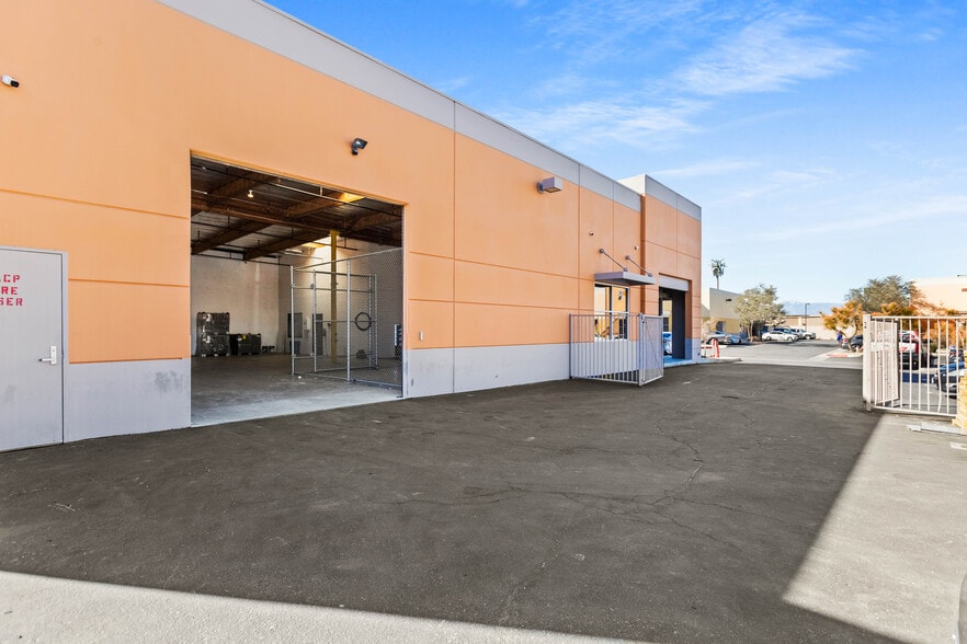 73814 Dinah Shore Dr, Palm Desert, CA for sale - Building Photo - Image 3 of 24