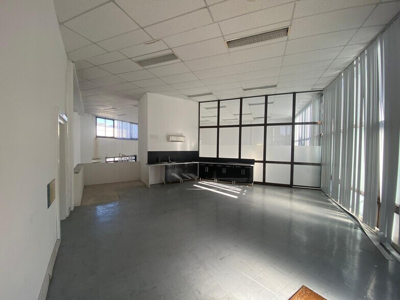 30 Avenue Du Chateau De Jouques, Gémenos for lease - Building Photo - Image 2 of 16