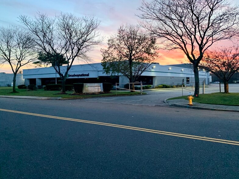 1900 Ocean Ave, Ronkonkoma, NY for sale - Building Photo - Image 1 of 1