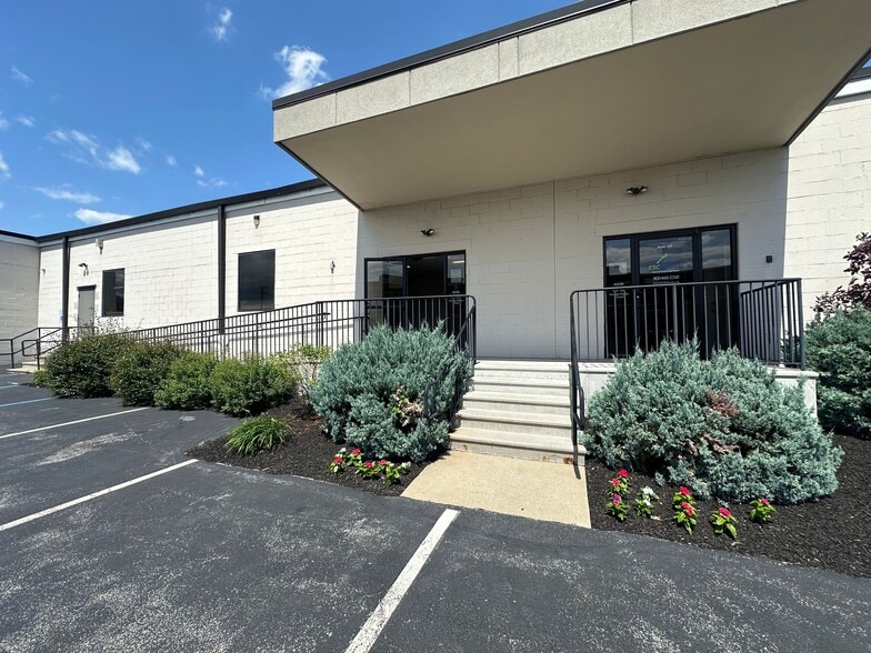 720 E Market St, West Chester, PA for lease - Building Photo - Image 2 of 4