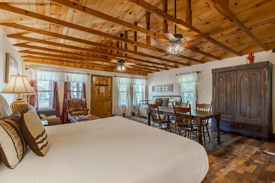 514 W Austin St, Fredericksburg, TX for sale - Building Photo - Image 3 of 27