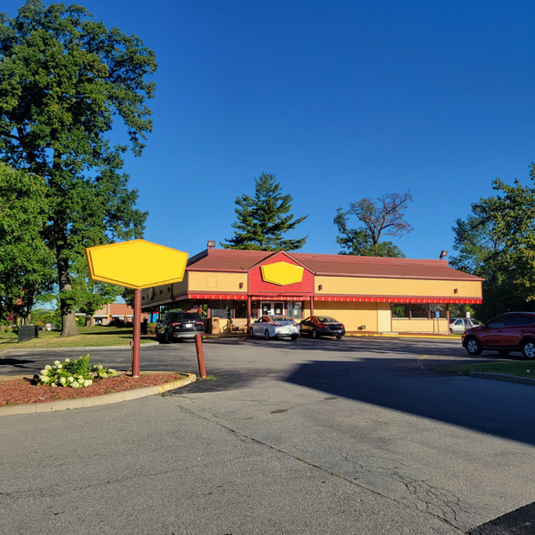 697 Troy Schenectady Rd, Latham, NY for sale - Building Photo - Image 1 of 1