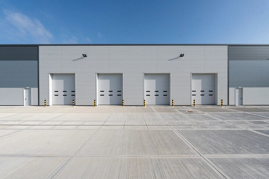 Wade Rd, Basingstoke for lease - Building Photo - Image 2 of 10