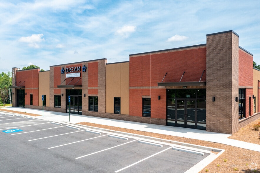 2081 Newnan Crossing Blvd E, Newnan, GA for sale - Primary Photo - Image 1 of 1