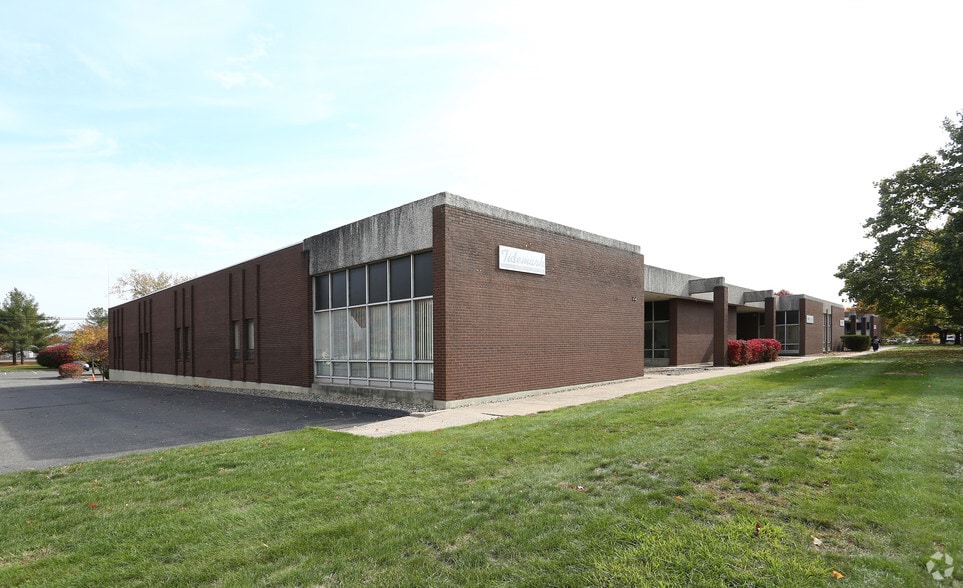 22 Prestige Park Cir, East Hartford, CT for lease - Building Photo - Image 2 of 6
