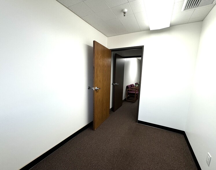 360 San Miguel Dr, Newport Beach, CA for lease - Building Photo - Image 3 of 10