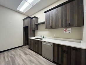 27304 152nd Ave SE, Kent, WA for lease Interior Photo- Image 2 of 5