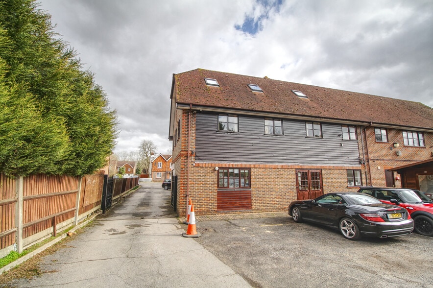 Old Horsham Rd, Dorking for lease - Building Photo - Image 1 of 3