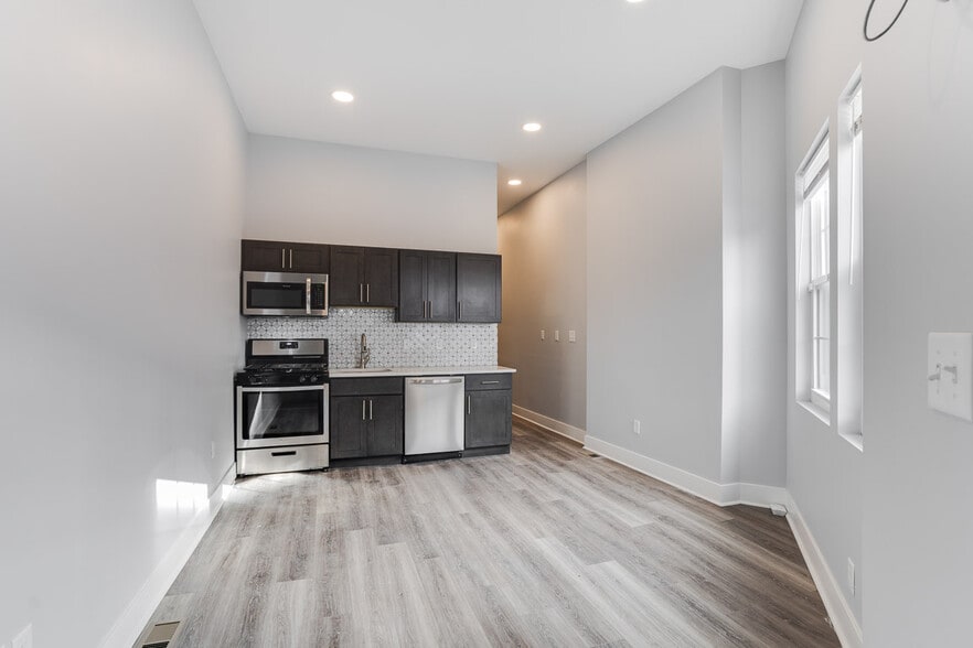 4115 Brown St, Philadelphia, PA for sale - Interior Photo - Image 3 of 12