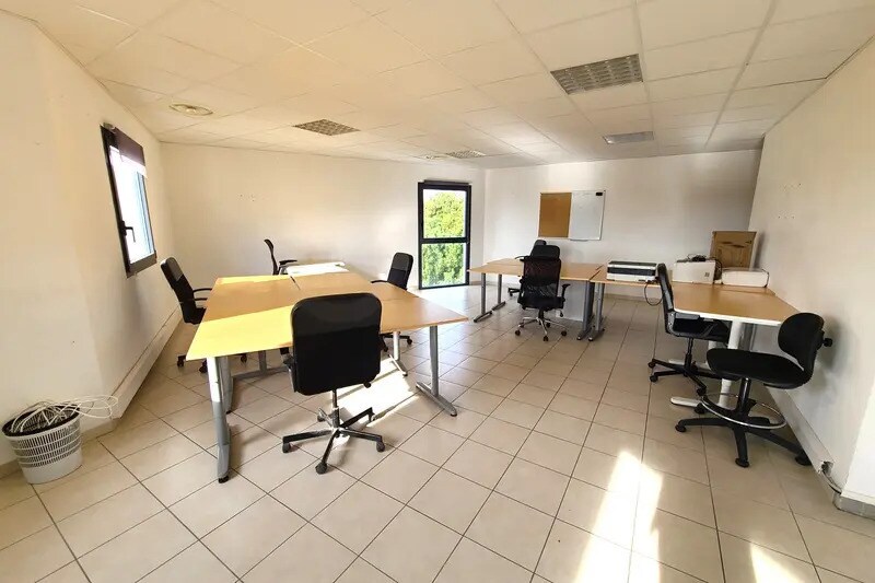 Office in Béziers for lease - Interior Photo - Image 2 of 7