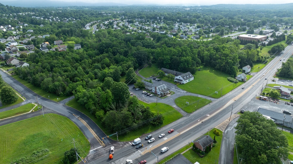 843-861 Benjamin Franklin Hwy, Douglassville, PA for sale - Building Photo - Image 2 of 40