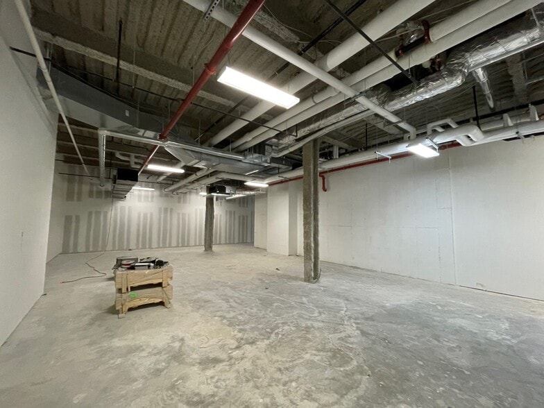 679 Van Sinderen Ave, Brooklyn, NY for lease - Interior Photo - Image 3 of 5